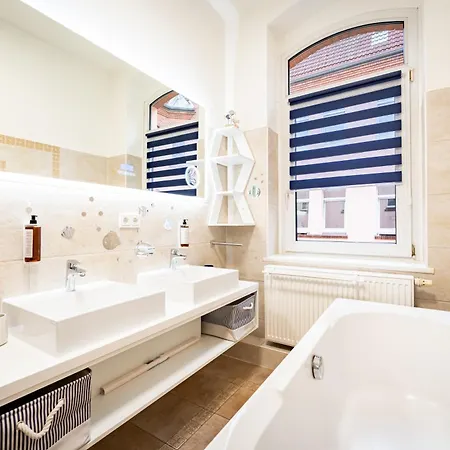 Appartement Stilvolle Xxl-ferienwohnung Fuer 9 Gaeste-148qm,4 Schlafzimmer,2 Parkplaetze Magdebourg