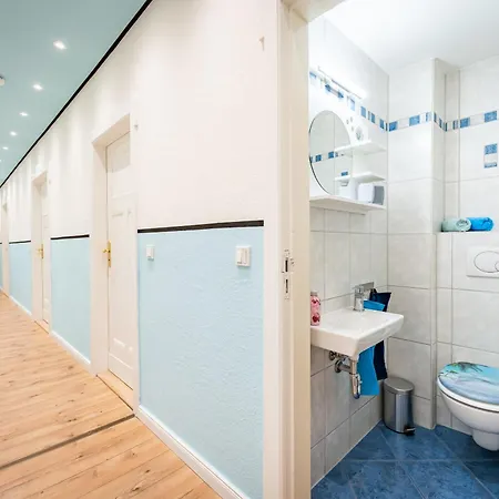 Stilvolle Xxl-ferienwohnung Fuer 9 Gaeste-148qm,4 Schlafzimmer,2 Parkplaetze Maagdenburg