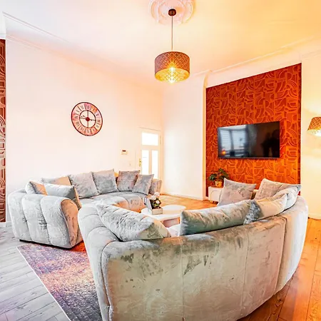 Stilvolle Xxl-ferienwohnung Fuer 9 Gaeste-148qm,4 Schlafzimmer,2 Parkplaetze Apartment Magdeburg