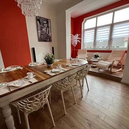 Stilvolle Xxl-ferienwohnung Fuer 9 Gaeste-148qm,4 Schlafzimmer,2 Parkplaetze Apartment