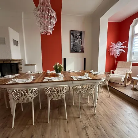 Appartement Stilvolle Xxl-ferienwohnung Fuer 9 Gaeste-148qm,4 Schlafzimmer,2 Parkplaetze Magdebourg