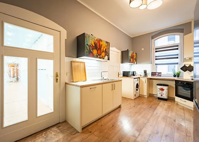 Stilvolle Xxl-ferienwohnung Fuer 9 Gaeste-148qm,4 Schlafzimmer,2 Parkplaetze Апартаменты Магдебург