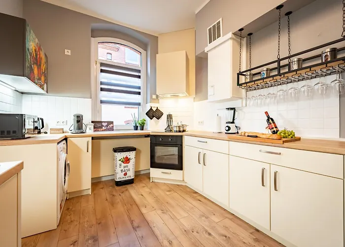 Stilvolle Xxl-ferienwohnung Fuer 9 Gaeste-148qm,4 Schlafzimmer,2 Parkplaetze Appartamento Magdeburgo