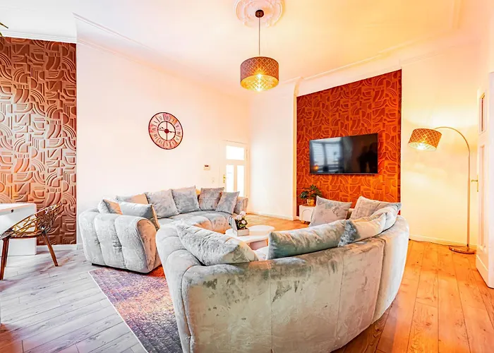 Stilvolle Xxl-ferienwohnung Fuer 9 Gaeste-148qm,4 Schlafzimmer,2 Parkplaetze Апартаменты Магдебург